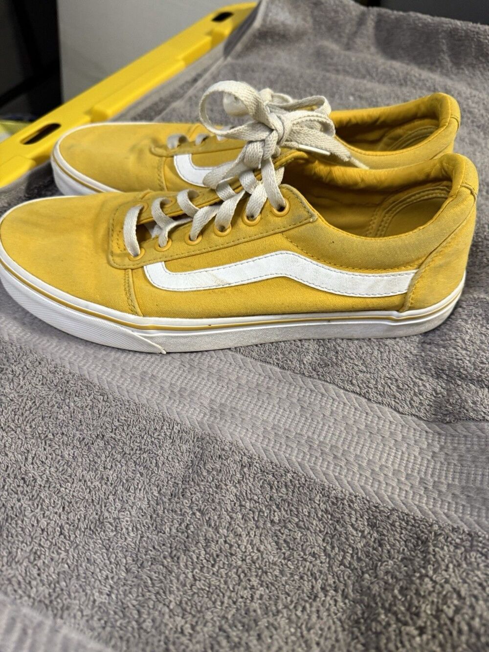 Van Women Ward Ole Skool Sneaker Women Size 9